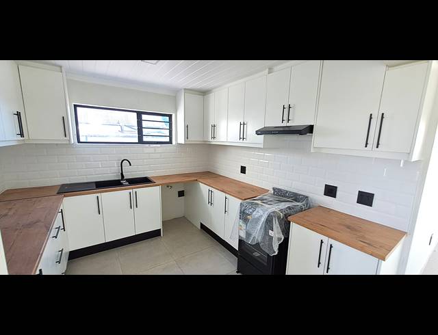 4 BEDROOM HOUSE FOR SALE IN HOOGLAND